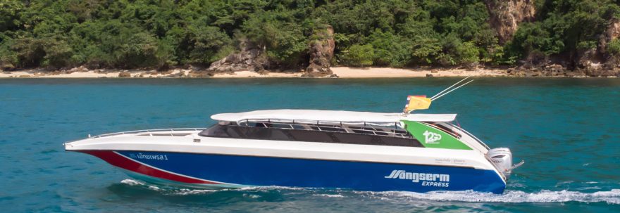 Speedboat by Songserm Express cruising on clear blue waters, ideal for travelers seeking quick and efficient transport between Thai islands like Koh Samui and Koh Tao, with a scenic ocean backdrop.