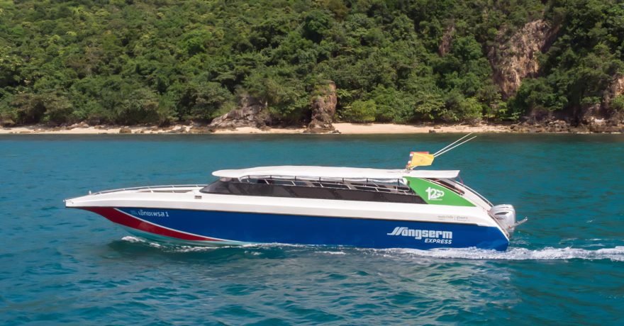 Speedboat by Songserm Express cruising on clear blue waters, ideal for travelers seeking quick and efficient transport between Thai islands like Koh Samui and Koh Tao, with a scenic ocean backdrop.